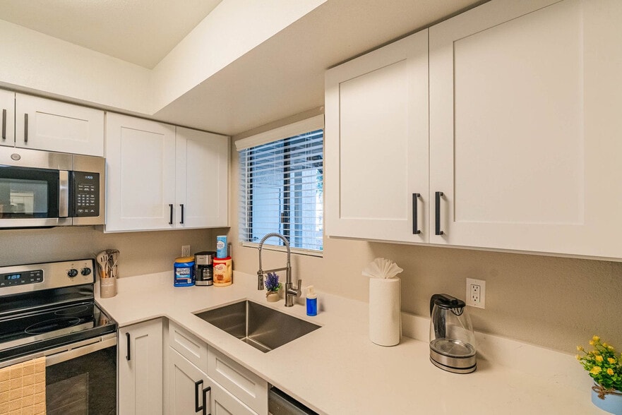 Building Photo - 8550 E McDowell Rd