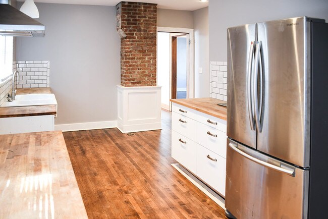 Building Photo - Beautiful Renovated 4 Bed 2 Bath Home