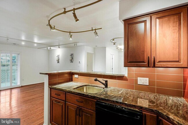 Building Photo - 2237 Lovedale Ln