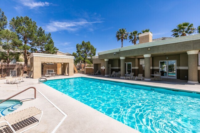 Building Photo - GORGEOUS 2 BEDROOMS UNIT*UPGRADED*TONS OF ...
