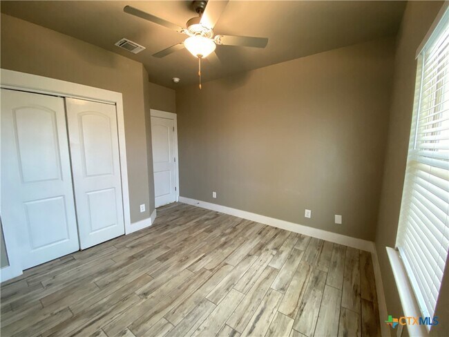 Building Photo - 1020 Mellow Breeze