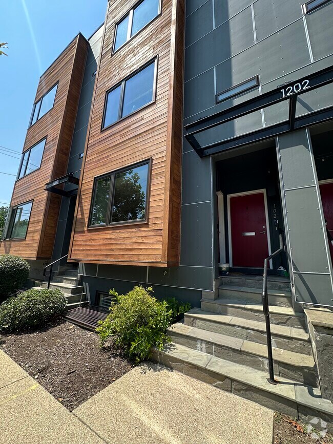 Building Photo - 1202 Jackson St NE