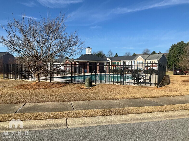 Building Photo - 3105 Hendrick Dr