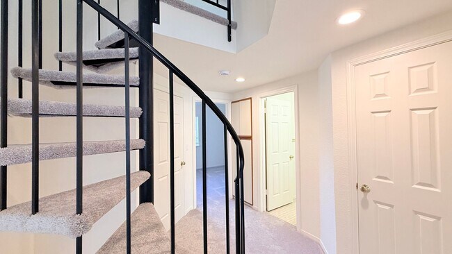 Building Photo - Charming 2BD/2BA + Loft, Upper Unit Condo in Alamo- Available NOW!