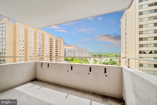 Building Photo - 5500 Friendship Blvd