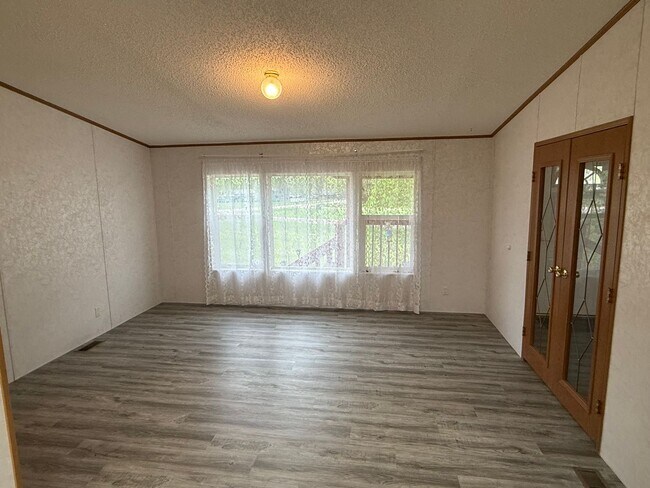 Building Photo - 3 Bedroom, 2 Bath Home for Rent