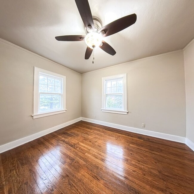 Building Photo - Beautiful 3 bedroom 1 bathroom home