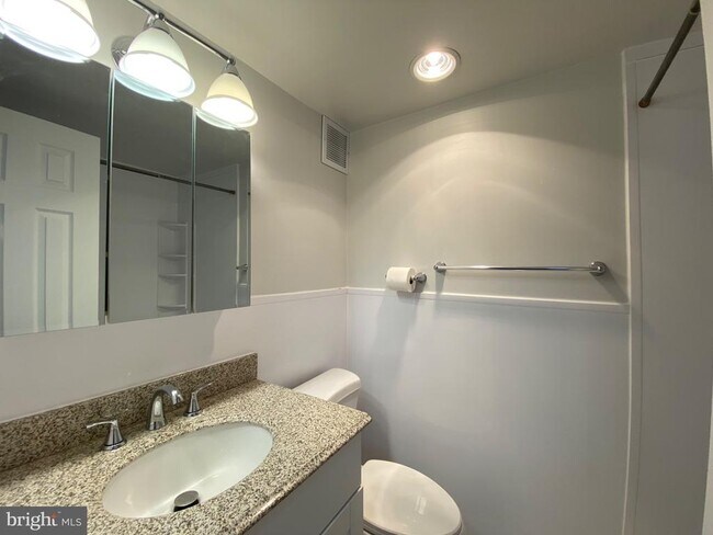 Building Photo - 5340 Holmes Run Pkwy