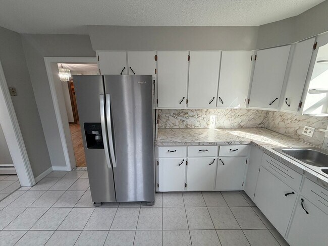 Building Photo - 365 West Ave