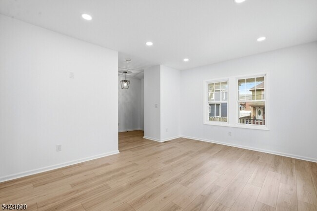 Building Photo - 40 Edgewood Rd