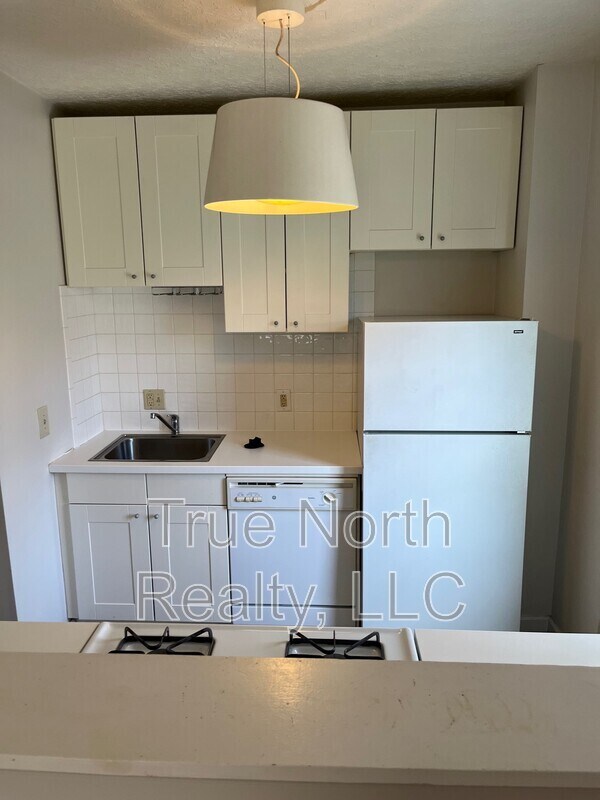 Building Photo - 1160 1/2 Oak Street