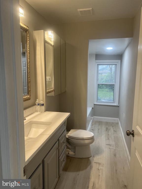 Building Photo - 3 Lakecrest Cir