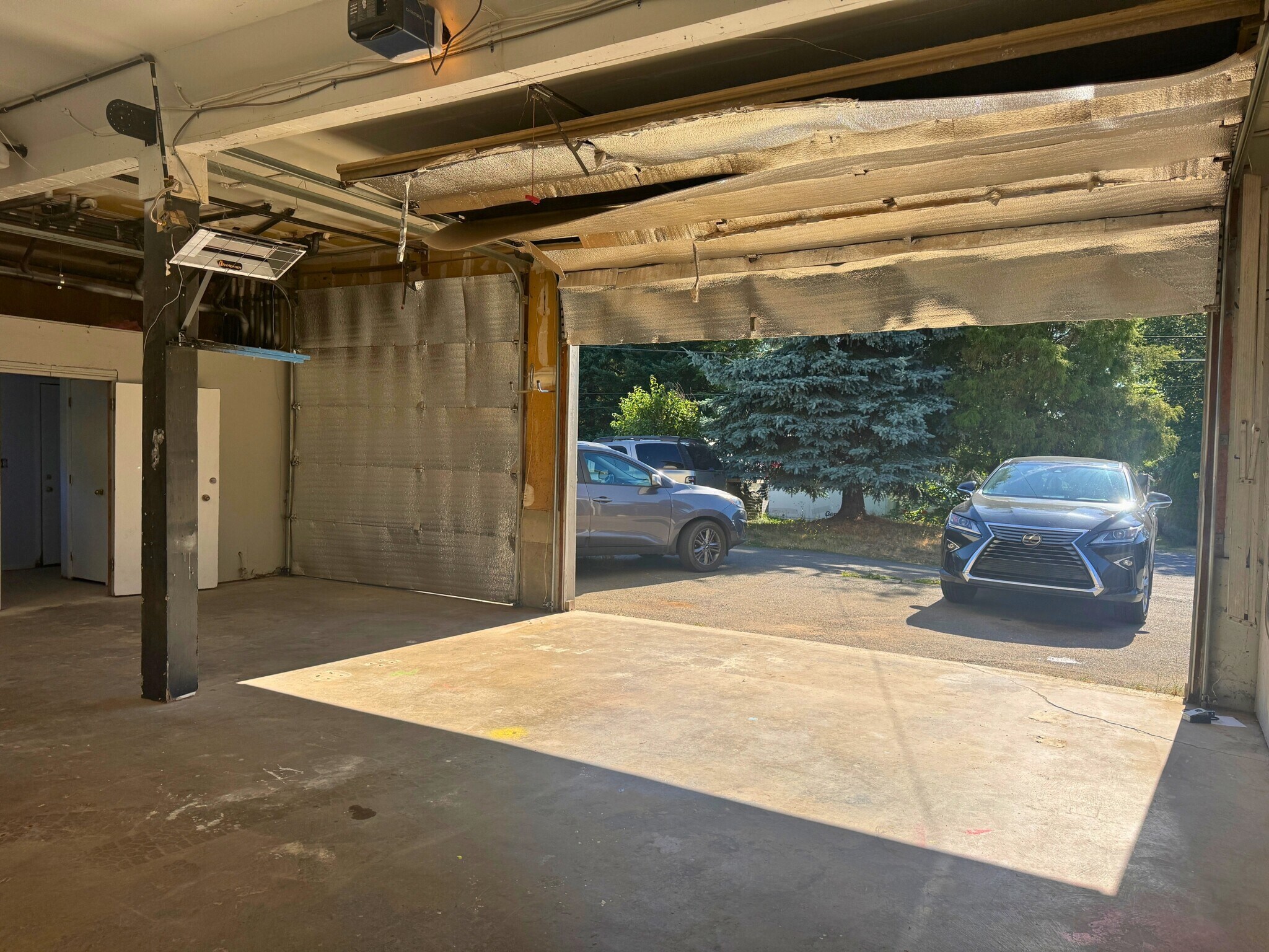 Oversized Garage - 16627 113th Ave SE
