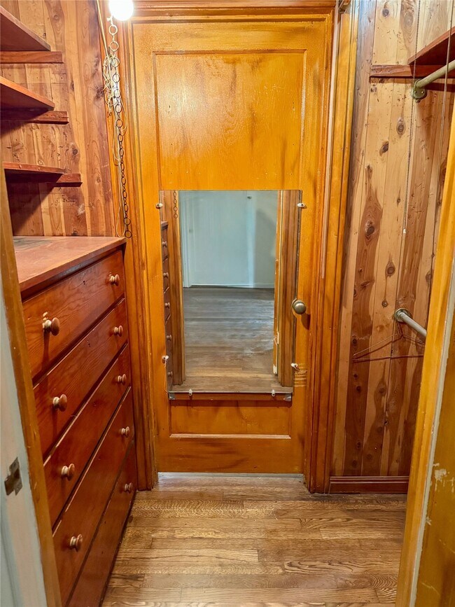 Building Photo - 2218 Chapman St