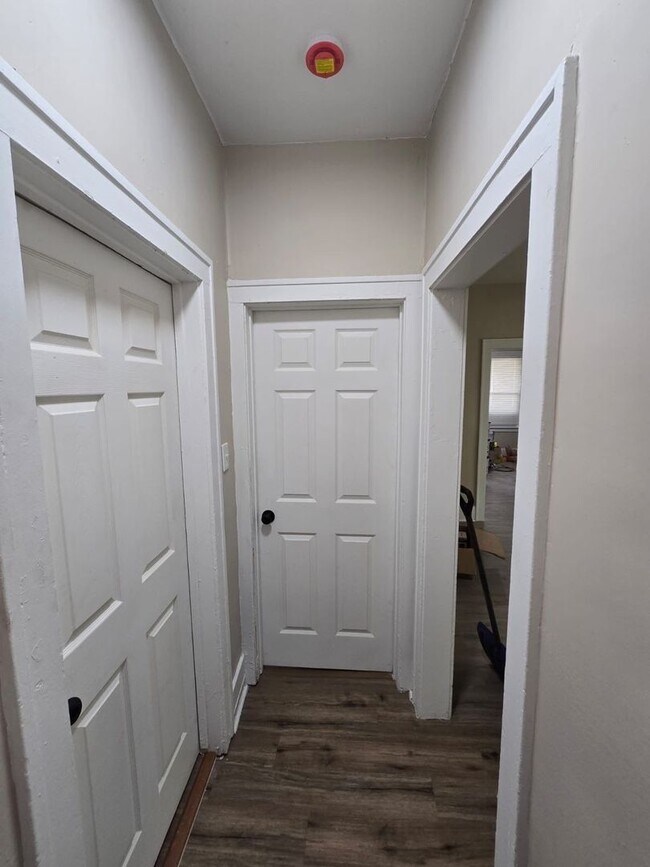 Building Photo - Fully Renovated 3-Bedroom Home – Move-In R...