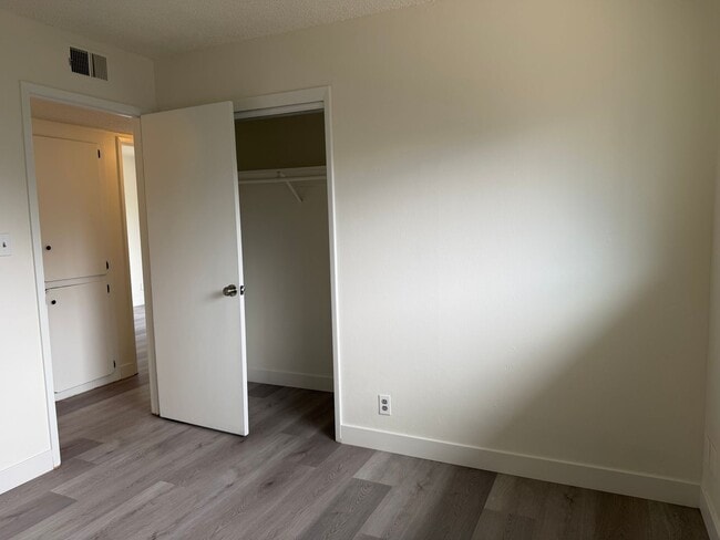 Building Photo - 2635 Moderna Ct