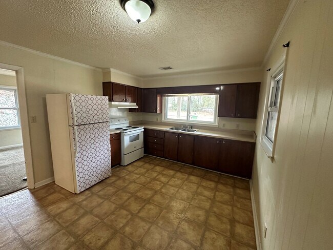 Building Photo - House for Rent