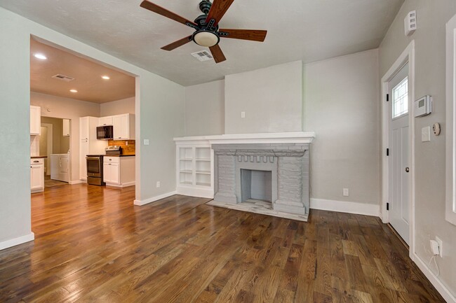 Building Photo - Charming Newly Updated 2 Bed, 2 Bath Home in the Heart of OKC!