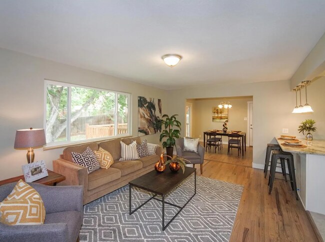 Building Photo - 827 S Robb Way