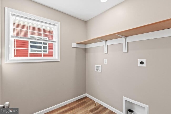 Building Photo - 22802 Lawrence Ave