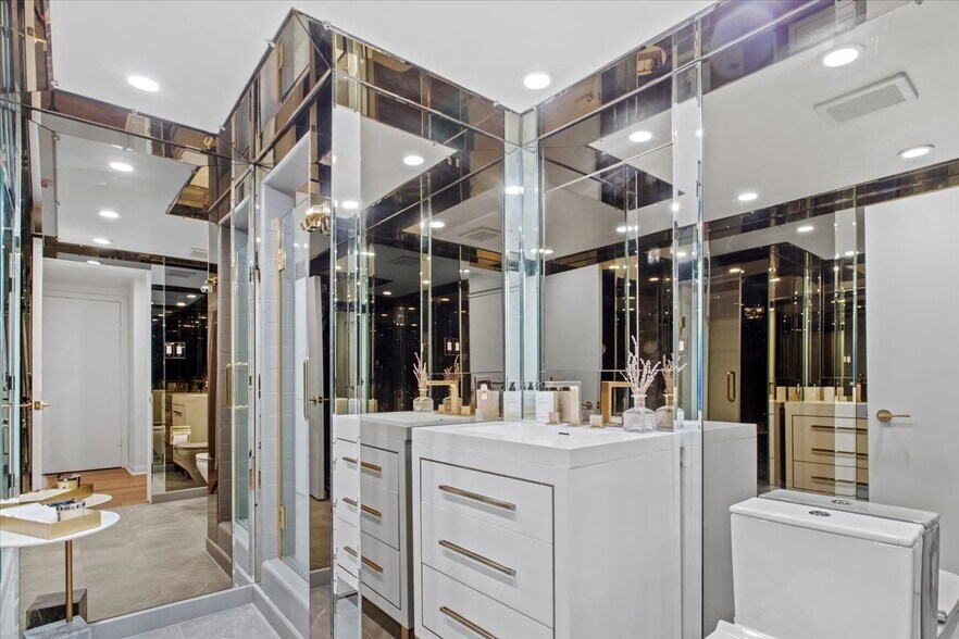 Building Photo - 9311 Burton Way