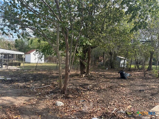 Building Photo - 2111 E Red River St