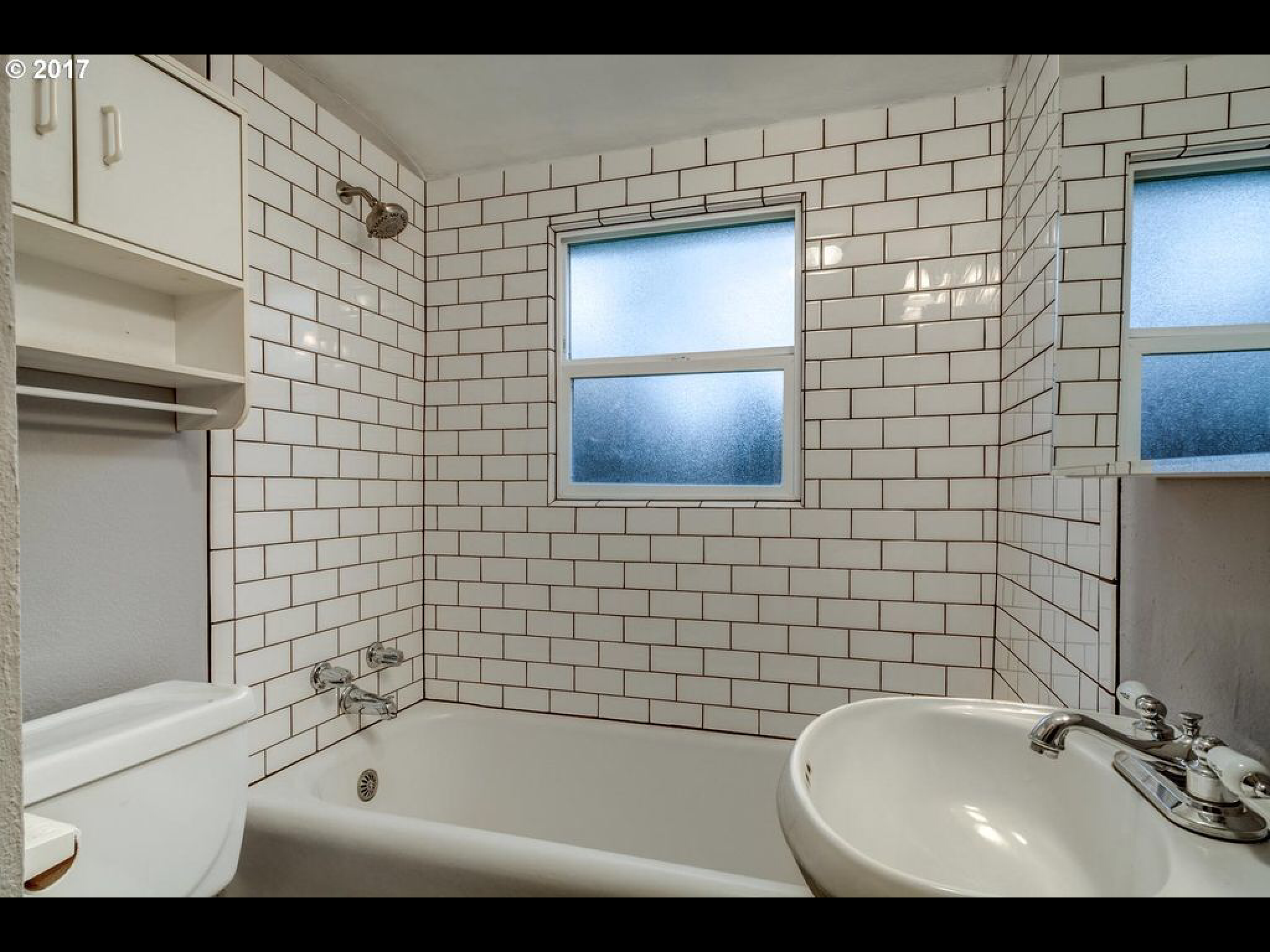 Tile bathroom with tub - 4709 NE 15th Ave