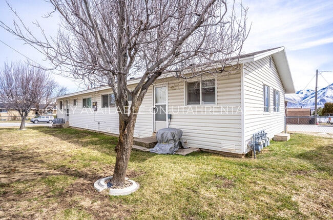 Building Photo - 742 E 200 N