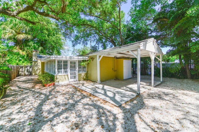 Building Photo - 6290 SW 70th St