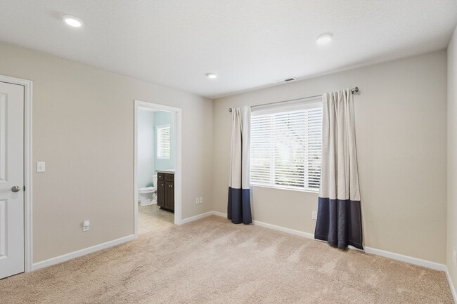 Building Photo - Lovely 3 Bedroom 2.5 Bath Sherwood Townhom...