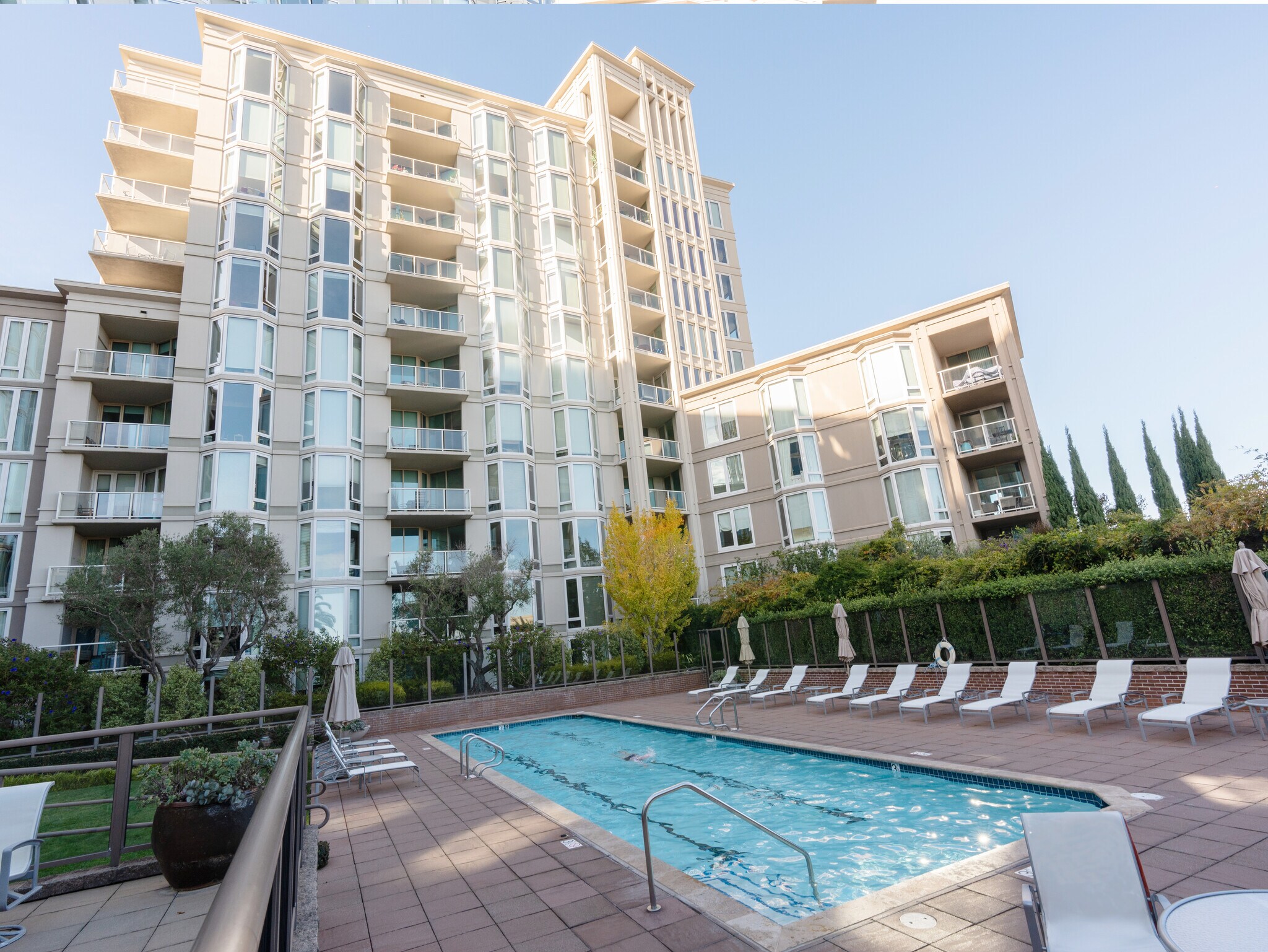 Building Photo - 88 King St