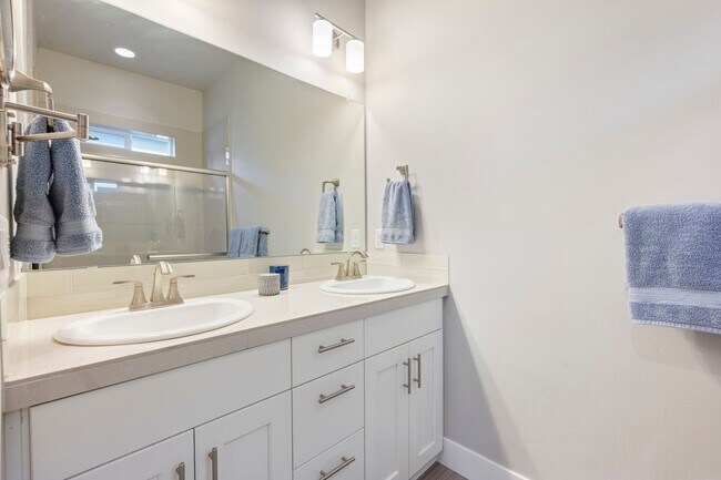 Building Photo - 63374 NW Clearstone Dr