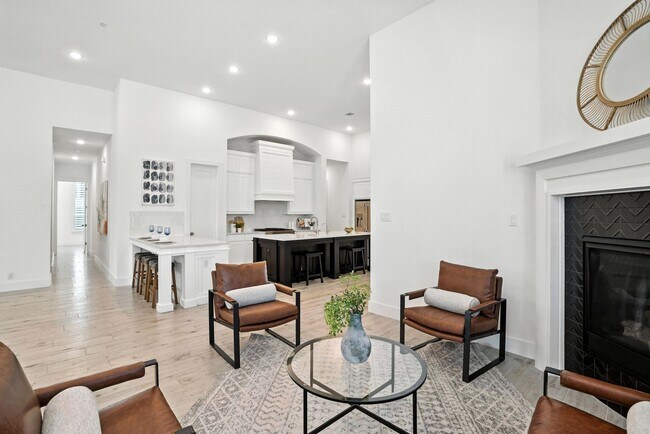 Building Photo - 220 Corazon