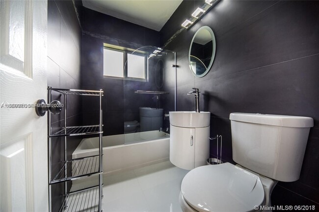 Building Photo - 1748 NE 180th St