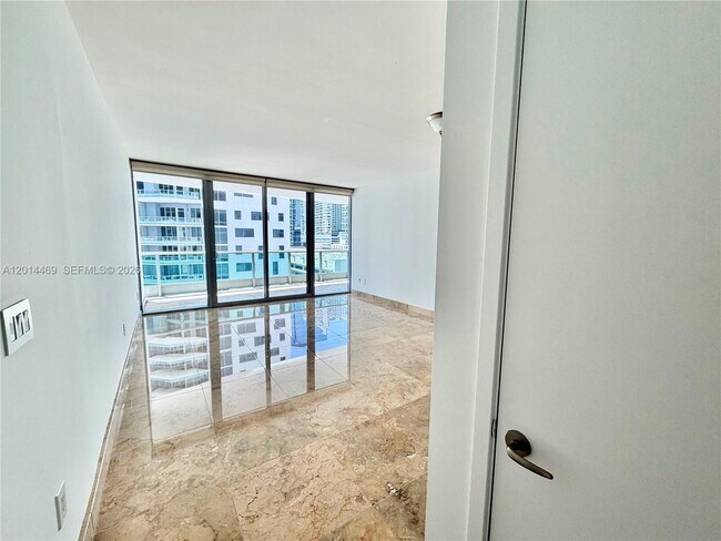 Building Photo - 1331 Brickell Bay Dr