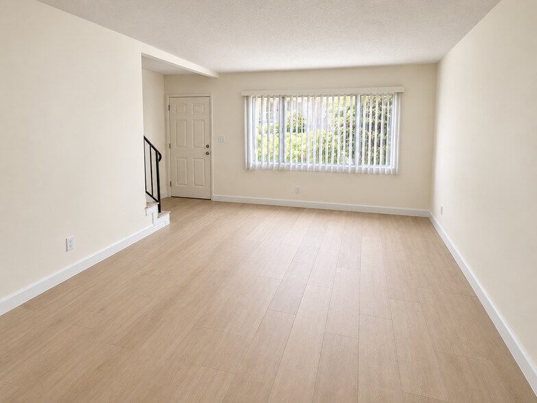 Building Photo - 200 N Irena Ave