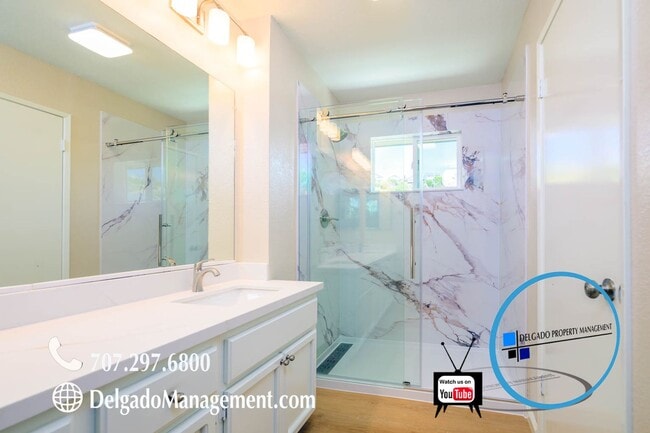 Building Photo - Completely remodeled Glen Cove 5 bed home