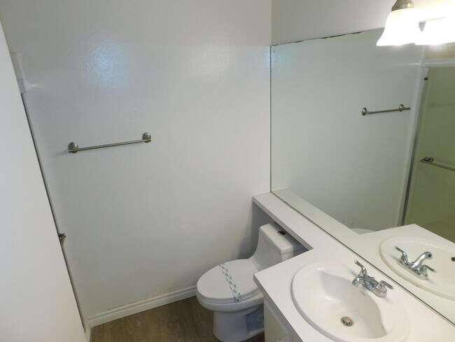 Building Photo - 1 Bedroom 1 Bathroom Downstairs Unit in Ga...