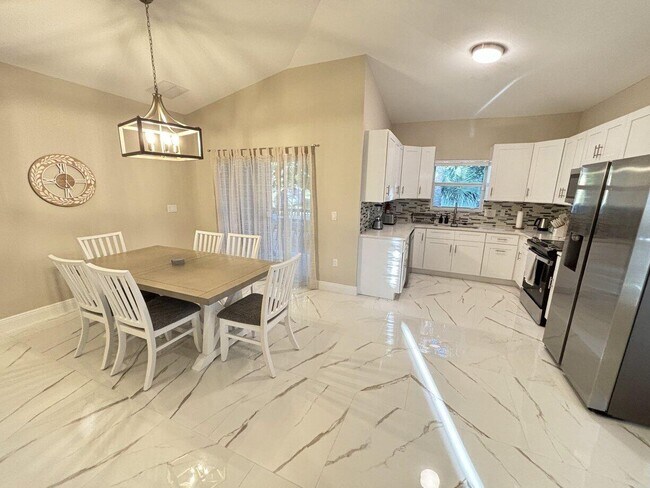 Building Photo - 1330 28th Ave