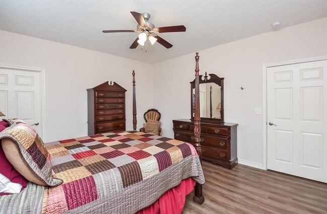 Building Photo - 205 De Koven St
