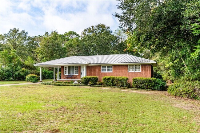 Building Photo - 3 Bedroom Home in Convenient Location