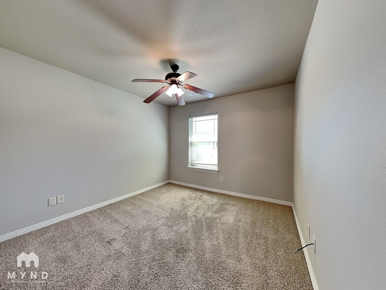 Building Photo - 1410 Abbey Ln