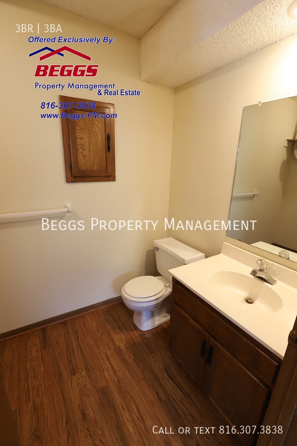 Building Photo - 321 Dains St