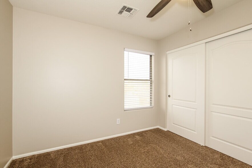 Building Photo - 5722 N 124th Ln