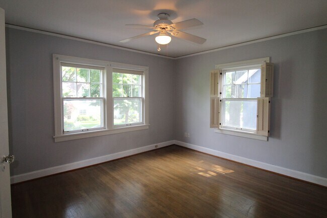 Building Photo - December FREE On This 3 Bedroom 1.5 Bath Home Just Minutes From Brookside