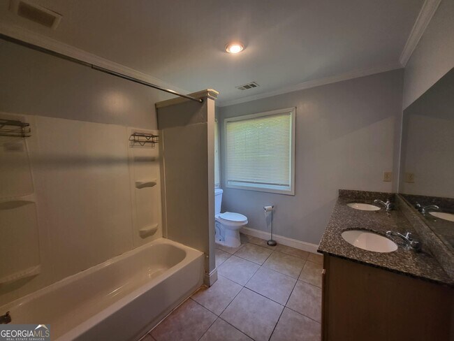 Building Photo - 3873 King Edward Trail SW
