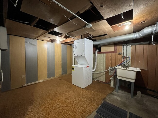 Building Photo - Character-Filled 2-Bedroom Home with Vintage Charm & Bright Living Spaces