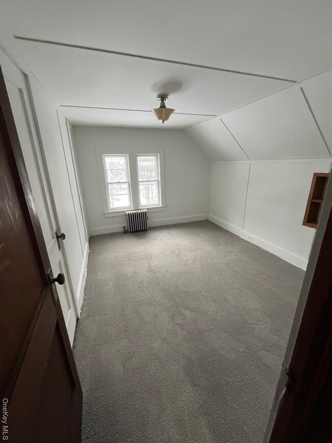 Building Photo - 5 Elm St