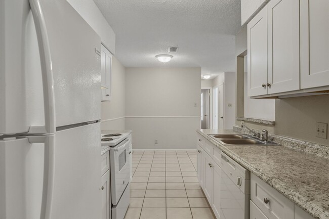 Building Photo - CV-AUS8904 Pineridge