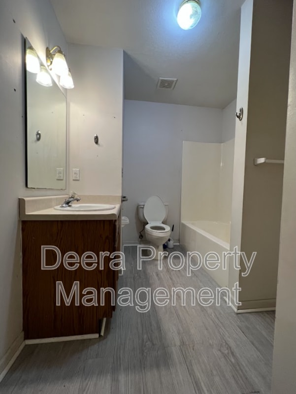 Building Photo - 522 S Sunrise Dr